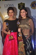 Priyanka Chopra, Mannara  at the 21st Lions Gold Awards 2015 in Mumbai on 6th Jan 2015